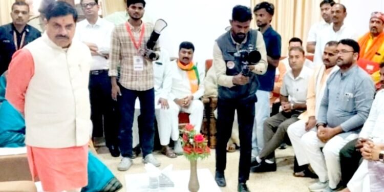 CM के सख्त तेवर… सिर्फ कलेक्टर और एसपी ही नहीं, ये बड़े अफसर भी नाप दिए