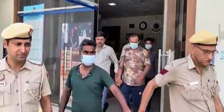 दिल्ली: बुजुर्ग से 22 लाख की ठगी करने वाले 11 ठग गिरफ्तार, कंबोडिया से जुड़े हैं तार