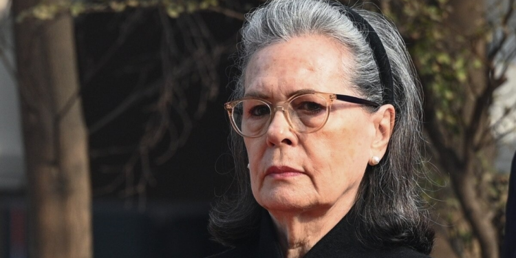 सोनिया गांधी की तबीयत बिगड़ी, दिल्ली के गंगाराम अस्पताल में भर्ती