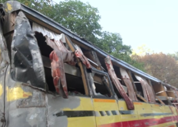 दिल्ली के करोल बाग में पलटी डबल डेकर बस, 2 की मौत, कई घायल