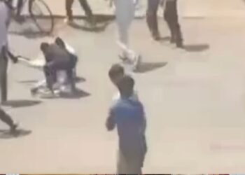 रोहतास में जमीन विवाद में युवक की पीट-पीटकर हत्या, सड़क पर घसीटने का वीडियो वायरल