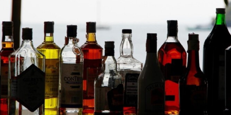 अब पेट्रोल पंप पर भी इस शहर में मिलेगी शराब, नई एक्साइज पॉलिसी को मिली मंजूरी