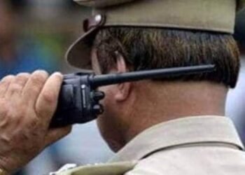 ड्यूटी पर निकले दारोगा जी की रीलबाजी… गमछा डालकर लहराया हथियार, वीडियो वायरल हुआ तो एसपी ने सस्पेंड कर दिया