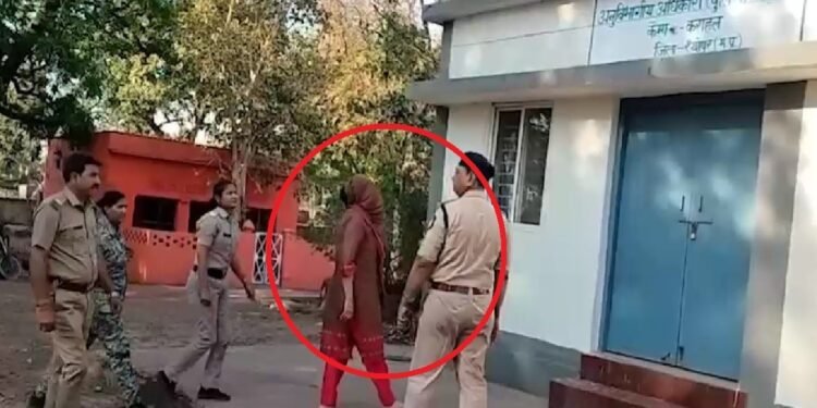 ‘चल हट, एक मिनट में तेरी…’,घोटाले में गिरफ्तार महिला तहसीलदार ने पत्रकारों को दिखाई हेकड़ी