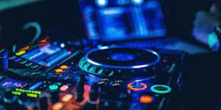 हरियाणा: क्लब में Song बदलने को लेकर विवाद, युवती की पिटाई