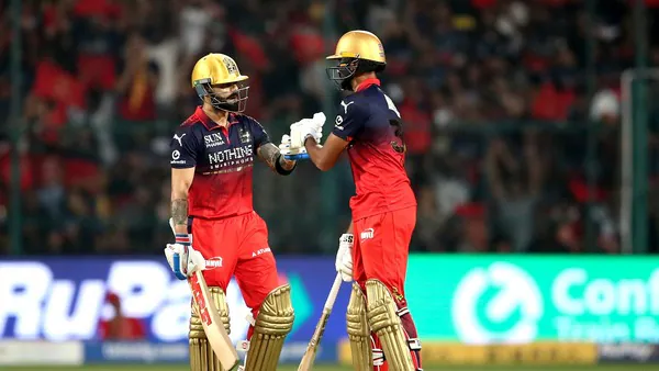 रॉयल चैलेंजर्स बेंगलुरु की शानदार शुरुआत, हैदराबाद को 6 विकेट से हराया