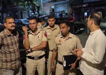 दिल्ली: डेढ़ साल की बेटी के सामने मां की हत्या, पति ने सिलेंडर से वार कर ले ली जान
