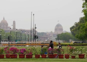 पाकिस्तान के पास वेस्टर्न डिस्टर्बेंस एक्टिव, दिल्ली-NCR से कश्मीर तक बदला मौसम, कहीं बूंदाबांदी तो कहीं भारी बारिश
