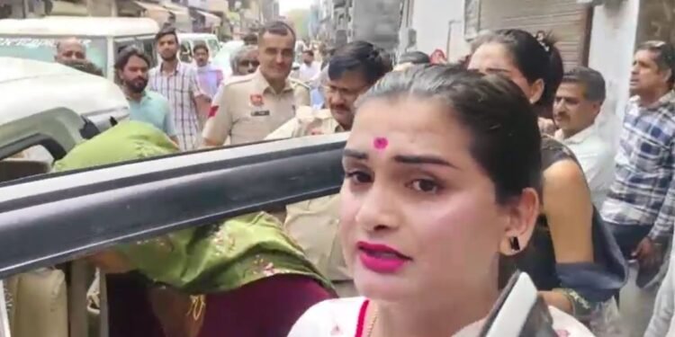 किन्नरों में वर्चस्व की जंग… बधाई मांगने पर आपस में भिड़े दो गुट, कर दी तोड़फोड़, झड़प में तीन घायल