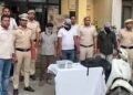 दिल्ली में बेटे ने पिता पर तानी पिस्टल, 10 लाख की लूट के लिए रची साजिश, तीन गिरफ्तार
