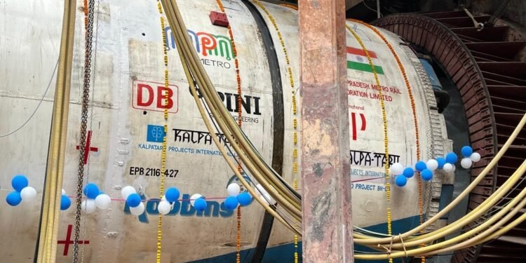 भोपाल मेट्रो: जमीन से 24 मीटर नीचे उतरी ‘दुर्गावती’, जानें कैसे बनेगी सुरंग