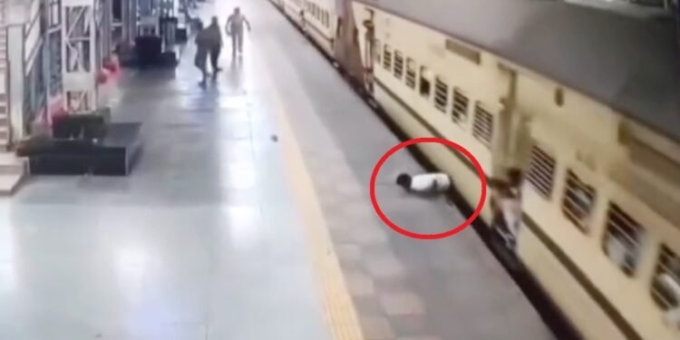 मौत और जिंदगी के बीच वो 14 सेकंड… प्लेटफॉर्म और ट्रेन के बीच फंसकर घिसटता रहा युवक, रोंगटे खड़े कर देगा VIDEO
