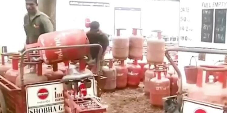 इंदौर में नए LPG गैस कनेक्शन पर रोक, एक महीने तक पोर्टल रहेगा बंद, जानें वजह