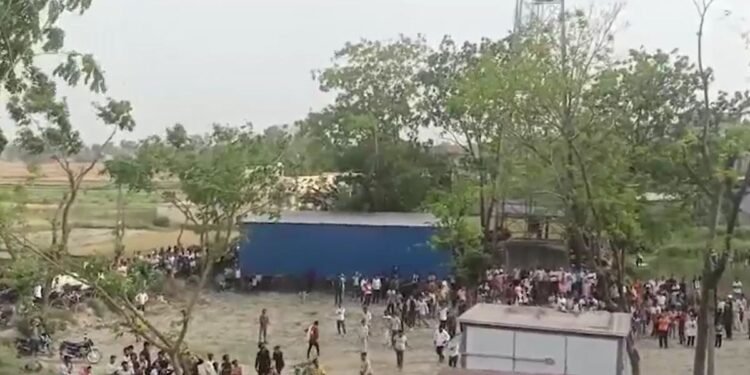 इंस्टाग्राम पर प्यार, शादी से मुकरा बॉयफ्रेंड… गुस्से में टावर पर चढ़ गई प्रेमिका, VIDEO वायरल