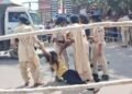 LND कॉलेज छात्र की मौत पर भड़का आक्रोश, शव रखकर जाम किया उपराष्ट्रपति का रूट, पुलिस ने भांजी लाठियां