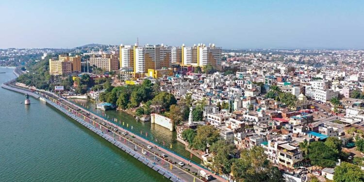 भोपाल की लाइफलाइन ‘बड़ी झील’ के पास बुलडोजर एक्शन, तोड़े जाएंगे 347 अवैध निर्माण