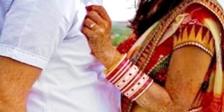 21 साल बड़े पति से नहीं निभा रिश्ता, 19 साल की पत्नी को कोर्ट ने प्रेमी संग रहने की दी इजाजत