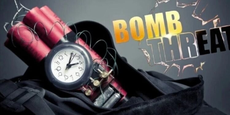 DU के दो कॉलेजों में बम की धमकी, मौके पर पुलिस और बम निरोधक दस्ता