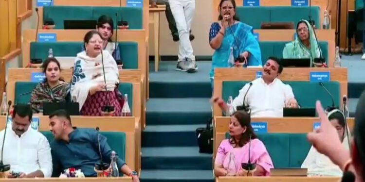 ‘तुम्हारे बाप में दम हो तो…’, वंदे मातरम पर इंदौर की नगर निगम परिषद में बवाल, भिड़ीं कांग्रेस-BJP पार्षद