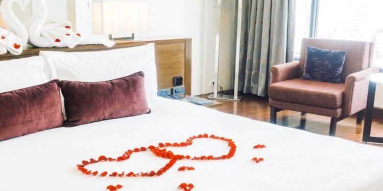 22 साल का बॉयफ्रेंड और 35 की महिला! 13 साल बड़ी गर्लफ्रेंड का कंबल से दबाया मुंह, हाथ-पांव बांधकर बेड में छिपाई लाश