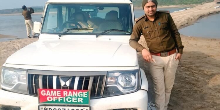 IPS नरेंद्र कुमार हत्याकांड की यादें ताजा, MP के मुरैना में फिर रेत माफिया ने फॉरेस्ट कांस्टेबल को ट्रैक्टर से कुचला