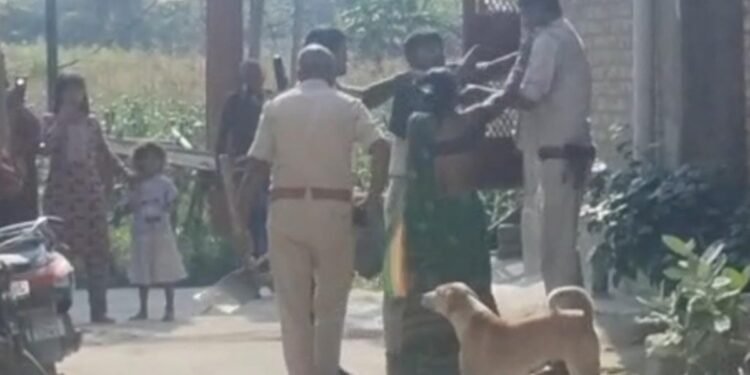 जमीन विवाद सुलझाने पहुंची पुलिस पर कुदाल से हमला, SSP ने दिए सख्त कार्रवाई के निर्देश