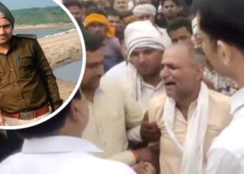 मुरैना में रेत माफिया ने कुचला जांबाज बेटा, अंतिम विदाई में फफक पड़े पिता, कलेक्टर ने लगाया गले