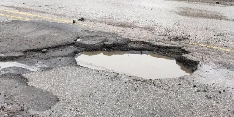 बिहार में सड़कों की खस्ता हालत पर सरकार सख्त, निरीक्षण करने उतरी 82 अधिकारियों की टीम