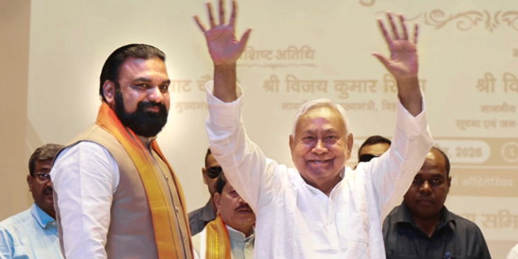 तैयारियां पूरी, लोकभवन सजा… बिहार में सत्ता की कुर्सी पर कौन बैठेगा कल शाम चार बजे होगा तय