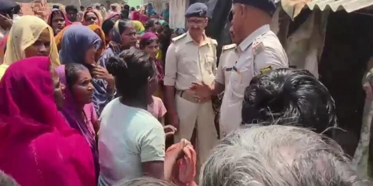 बिहार: रोते हुए पिता ने लगाया आरोप, धर्म परिवर्तन से इनकार पर ले ली गई बेटी की जान