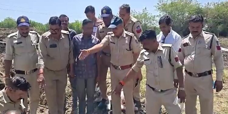 खेत में बुलाकर पति की हत्या, तलवार से किए शव के टुकड़े, जलाया और JCB से गड्ढा खुदवाकर दफनाया, मंदसौर में रूह कंपा देने वाली वारदात
