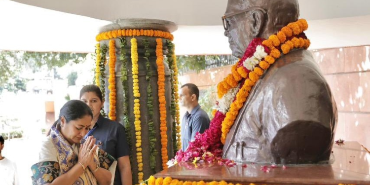 आंबेडकर जयंती पर दिल्ली CM रेखा गुप्ता ने दी वाटर ATM की सौगात, हर शख्स को मिलेगा 20 लीटर पानी