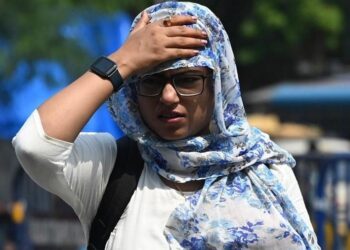 Delhi Weather Update: दिन में तेज धूप और बढ़ता तापमान, दिल्ली में सताने लगी गर्मी, वीकेंड तक 40 डिग्री के पार पहुंचेगा पारा