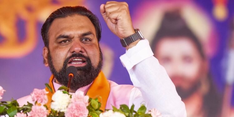 ‘इम्पोर्टेड’ सम्राट चौधरी कैसे बने बीजेपी में सबसे पावरफुल, दिग्गजों को पीछे छोड़ बने सीएम