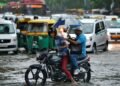दिल्ली-NCR में मौसम ने ली करवट, धूलभरी आंधी के बाद बारिश