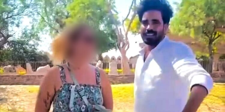 रशियन लड़की संग युवक ने बनाई अपशब्दों वाली Reel, वीडियो डिलीट कर युवक ने मांगी माफी, पुलिस ने लिया एक्शन