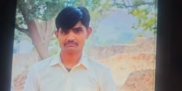 आंखों के सामने पिता को मारते देख टूट गया 8 साल का बेटा, सीसीटीवी खौफनाक वारदात