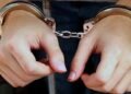 दिल्ली: पुलिस एनकाउंटर में गिरफ्तार हुआ इनामी बदमाश, जवाबी फायरिंग में पैर में लगी गोली