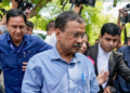 केजरीवाल पर कंटेम्प्ट ऑफ कोर्ट का आरोप, जज तेजस करिया मामले की सुनवाई से हुए अलग