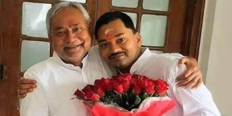 निशांत की यात्रा, 200 सीटों का टारगेट, बिहार में खुद डालेंगे डेरा… नीतीश के मन में आखिर क्या चल रहा?