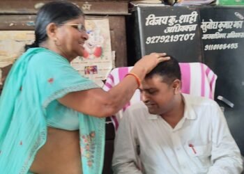 विधवा को मिला 21 लाख का हक, मुफ्त केस लड़ने वाले वकील को कोर्ट में दिया आशीर्वाद