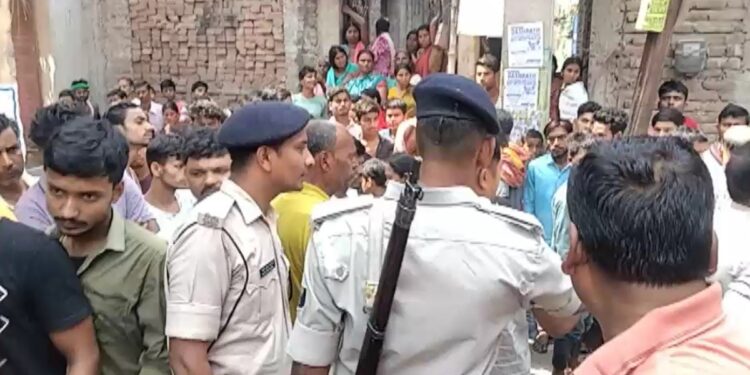 Bihar: स्कूल ड्रेस पहनकर दूध लेने निकली नाबालिग छात्रा हुई लापता, कंबल में लिपटा मिला शव
