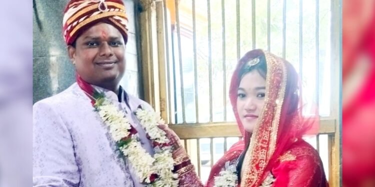 बिहार के लड़के पर आया फिलीपींस की ‘सारा’ का दिल; मंदिर में रचाई शादी, पैर छूकर लिया पति का आशीर्वाद