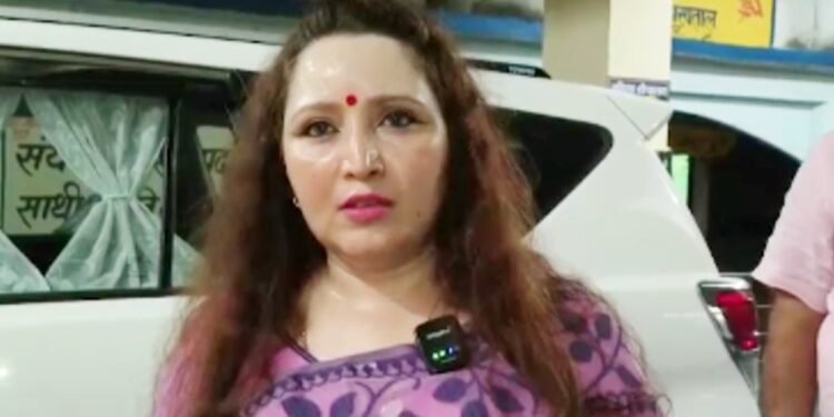 ‘हमने एक पर ही समाप्त कर दिया, आप इस जमाने की होकर 5 बच्चे कर रही हो’, प्रसूता पर बिफरीं IAS विदिशा मुखर्जी