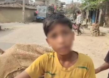 छात्रों से कराई जा रही मजदूरी, सामने आई बिहार के स्कूल की हैरान करने वाली तस्वीर