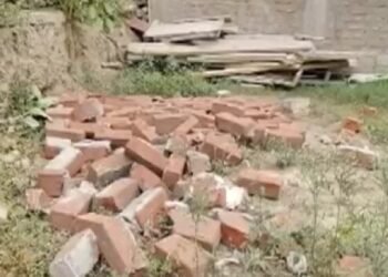 आंधी-तूफान से बचने के लिए जहां रुका युवक, सिर पर ढह गया वही मकान