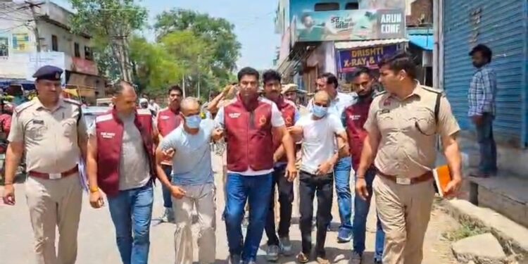 बहन की इज्जत बचाने पर युवक के हथौड़ों से तोड़े हाथ-पांव, दो आरोपी गिरफ्तार