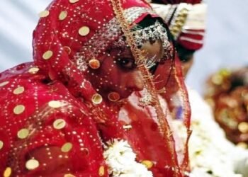 शादी में पहुंचकर पुलिस ने मांगा दुल्हन का आधार कार्ड, फिर तुरंत रुकवा दिए फेरे