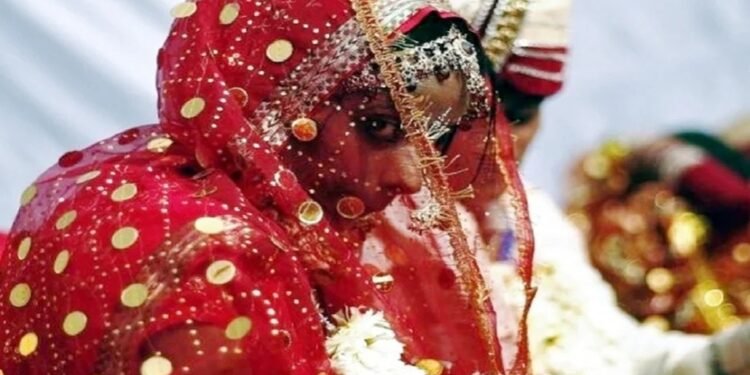 शादी में पहुंचकर पुलिस ने मांगा दुल्हन का आधार कार्ड, फिर तुरंत रुकवा दिए फेरे