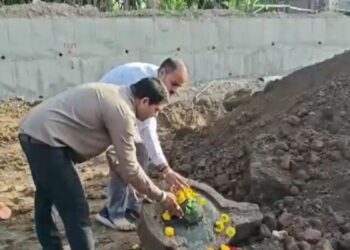 महाकाल मंदिर की खुदाई में मिला 11वीं शताब्दी का शिवलिंग, पूजा-अर्चना करने पहुंचे श्रद्धालु
